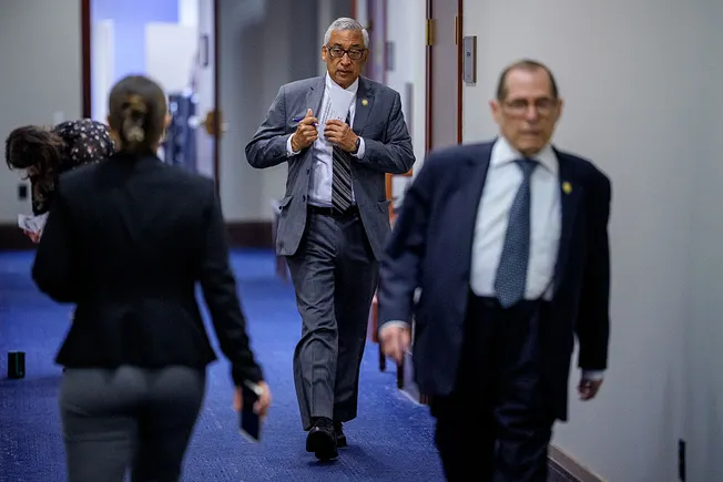Bipartisan House bill aims to stop outsourcing of some Education Department offices